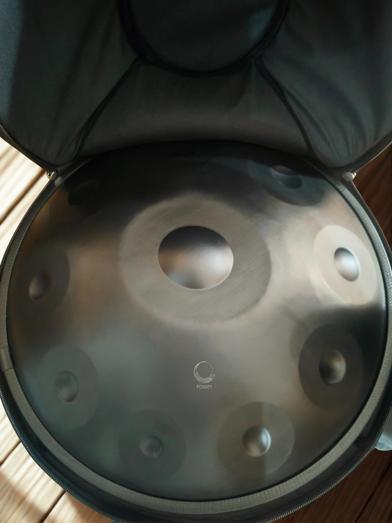 Black Star 10-note Fossey Handpan with carrier bag